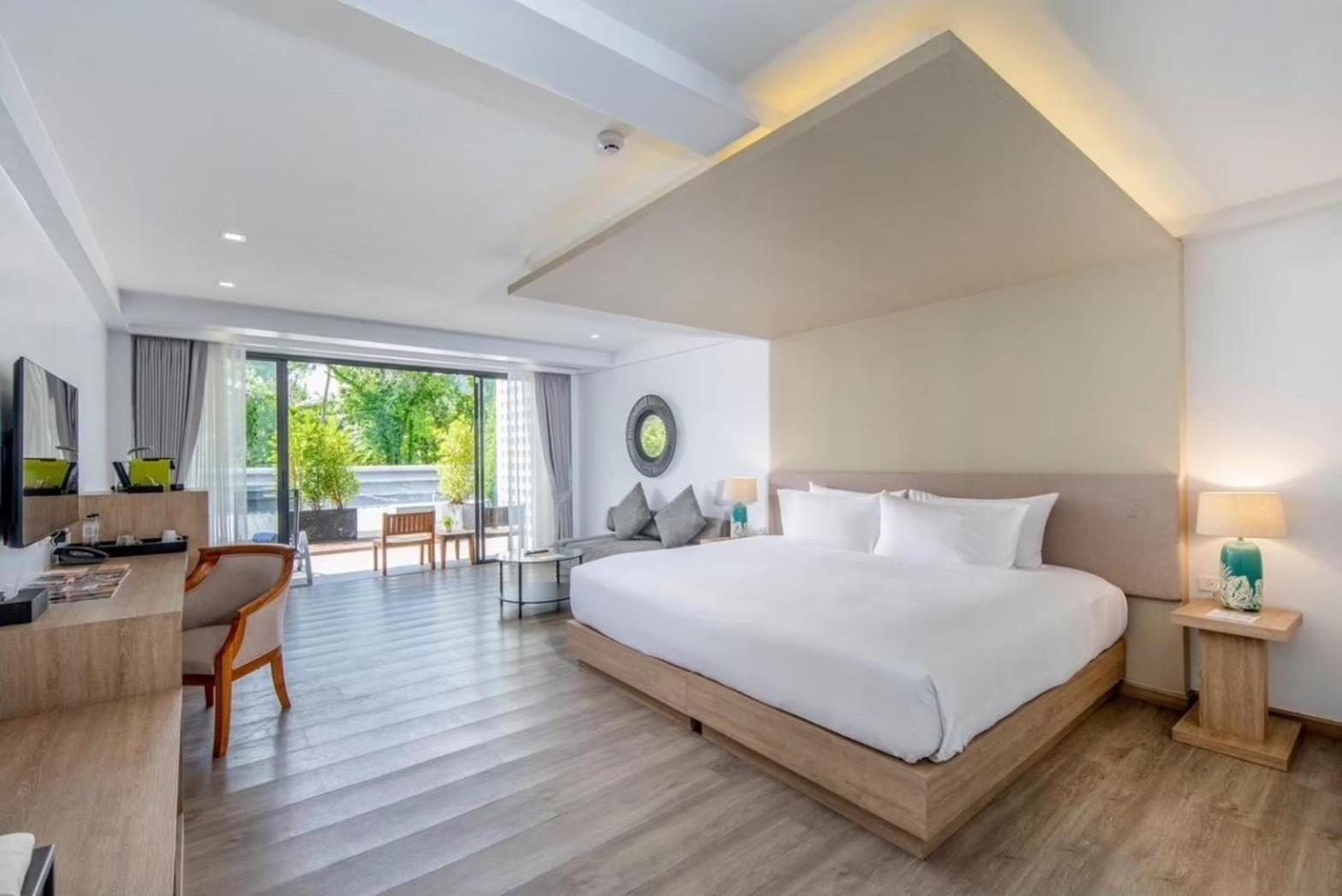 Anona Beachfront Phuket Resort-Sha Extra Plus Patong Dış mekan fotoğraf